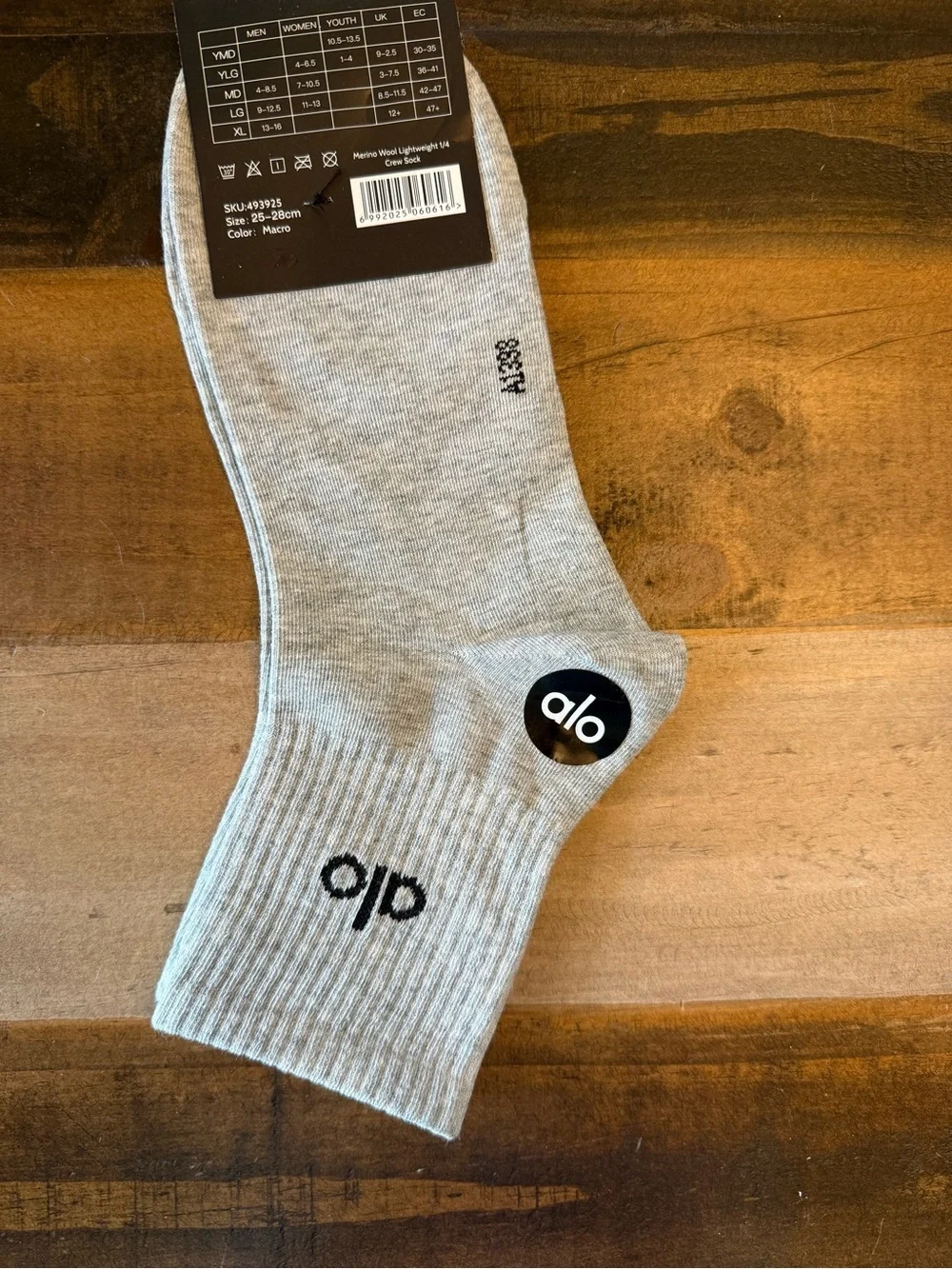 alo M Macro Merino Wool Men's Crew Socks 1 Pair Mid Calf Solid